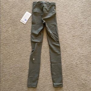 Lululemon In focus run tight legging Grey Sage NWT